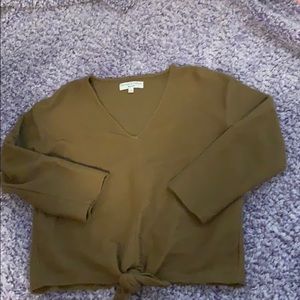 Cute long sleeve tied cropped top